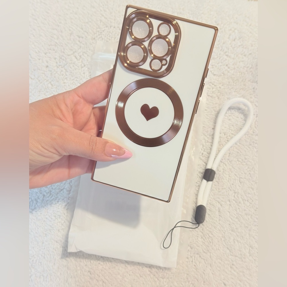 Luxury Case for iPhone 16 Pro White/Gold Square Design with MagSafe and strap - Picture 6 of 8